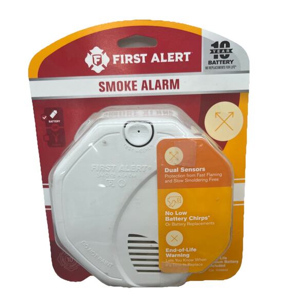 First Alert Smoke Detector with Photoelectric And Ionization Sensors, White {2}. - Picture 1 of 9